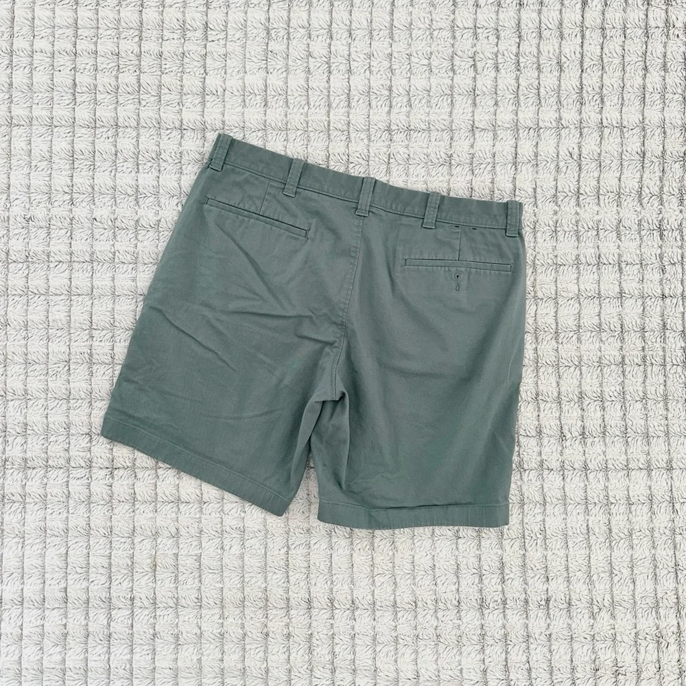 J. Crew Men's chino Green Shorts